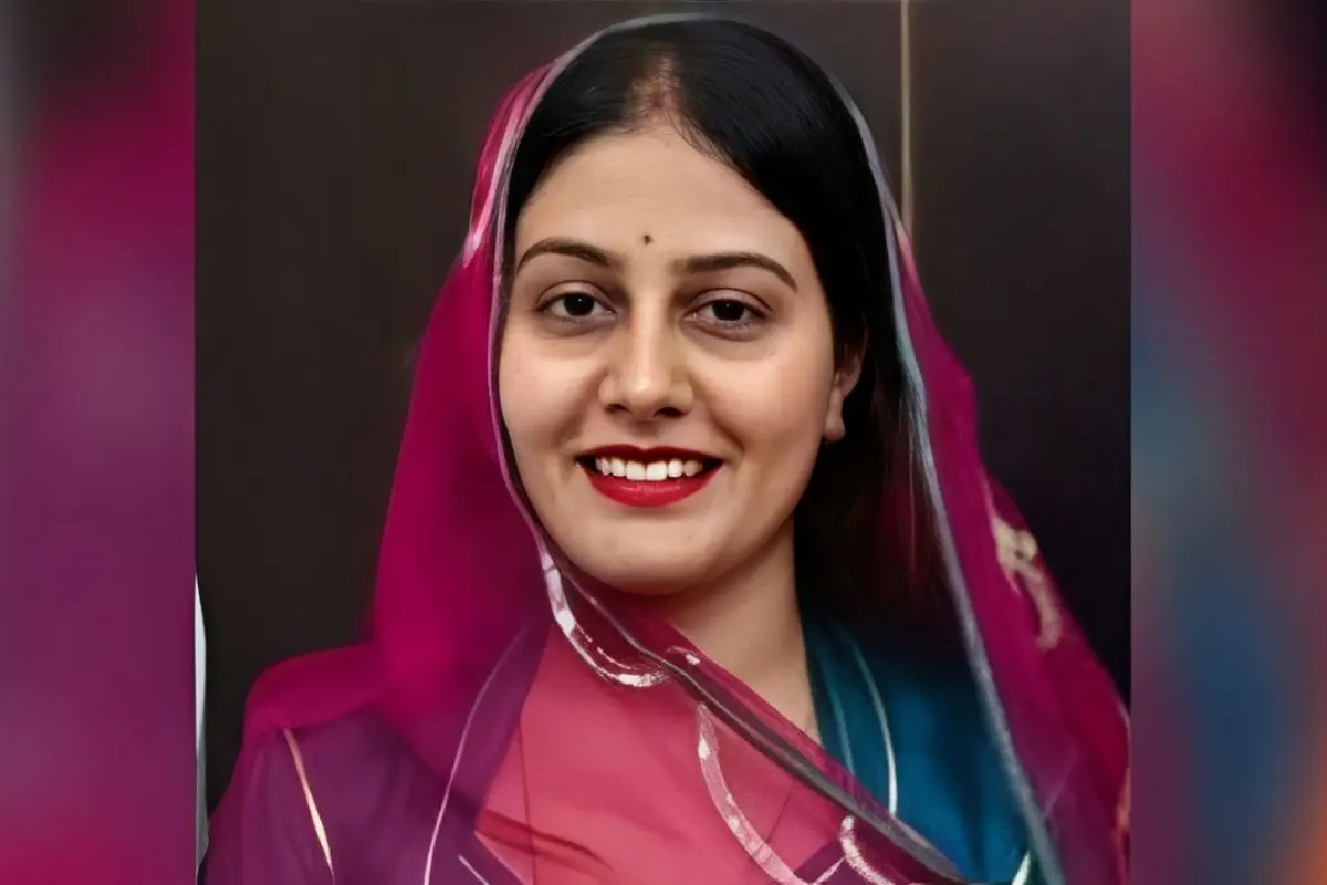 अहमदाबाद विमान हादसे ने छीना सपना: लंदन जा रही खुशबू की मौत, एयरपोर्ट पर हुई थी अंतिम विदाई